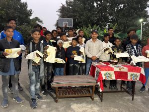 अनाथआश्रम में प्यारो एंटरटेनमेंट की टीम ने मनाया निर्देशक धीरू यादव का जन्मदिन