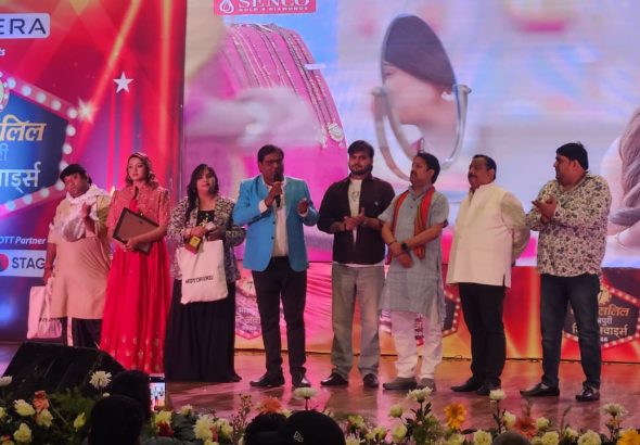 ‘दुलहिनिया नाच नचावे’ के लिए मनोज भावुक को बेस्ट लिरिसिस्ट अवॉर्ड