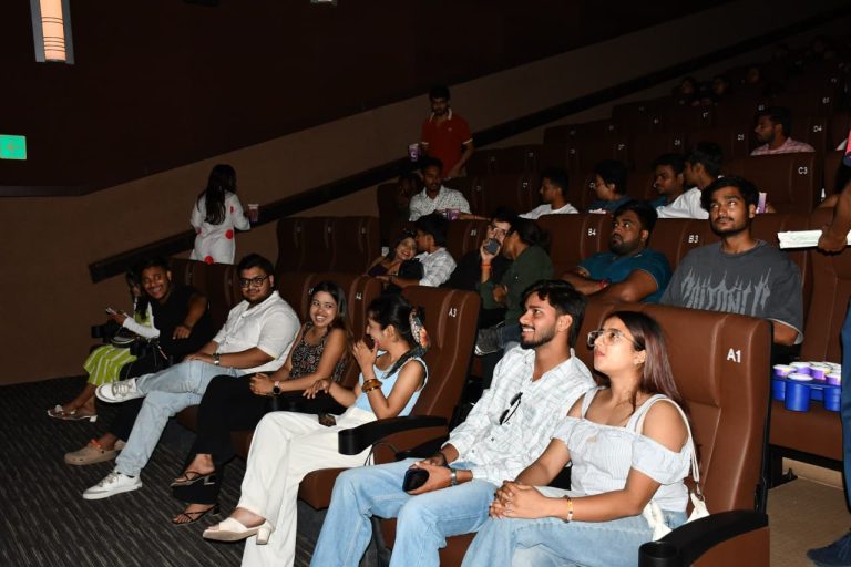 पटना में हुआ मनोज बाजपेयी और अदा शर्मा स्टारर फिल्म “गवर्नर” की स्पेशल स्क्रीनिंग, दर्शकों ने की फिल्म की सराहना